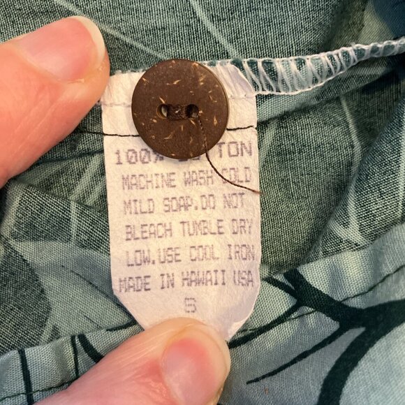 Vintage Hilo Hattie Original small floral hawaiian button down top - Picture 5 of 5